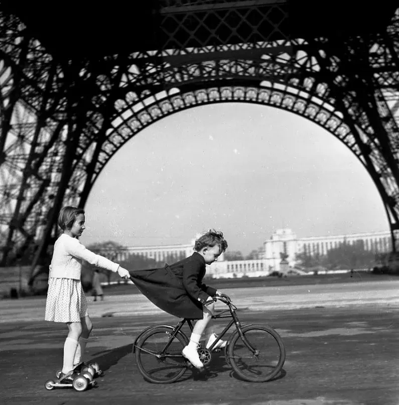 法國人文主義攝影：5位攝影師記錄巴黎的浪漫與詩意