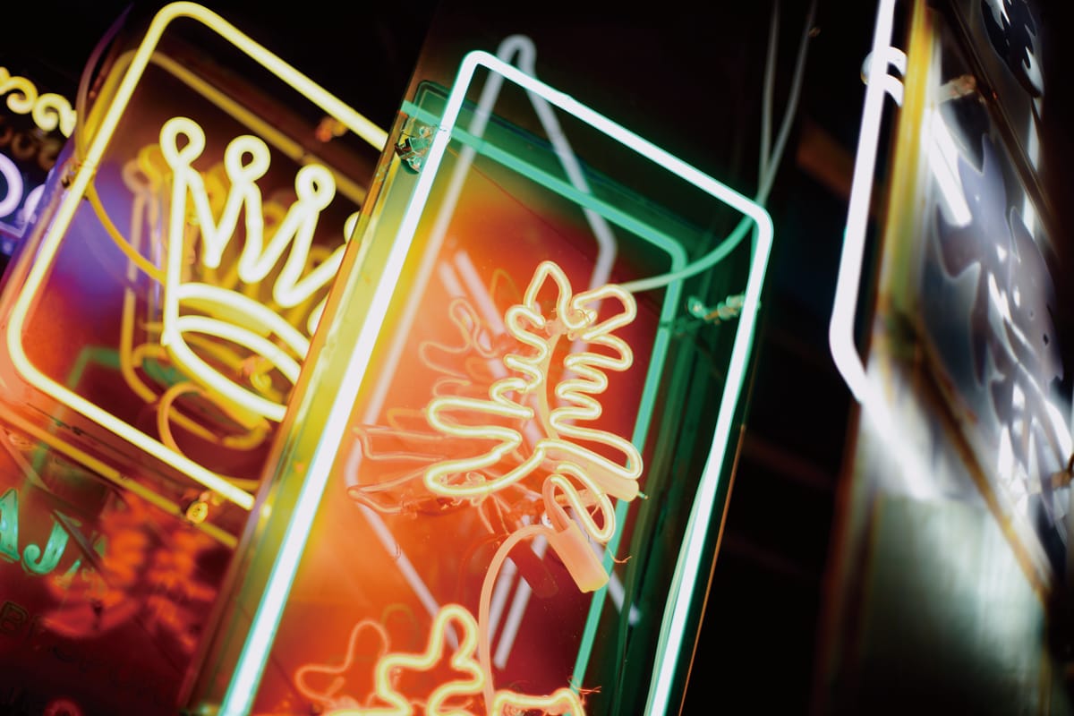 消失中的香港風景（一）本地霓虹燈招牌兩年間被拆除3,500個　 「街招」如何拯救舊招牌？